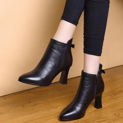 Bottines Mode  – Silhouette Élancée et Détails Premium